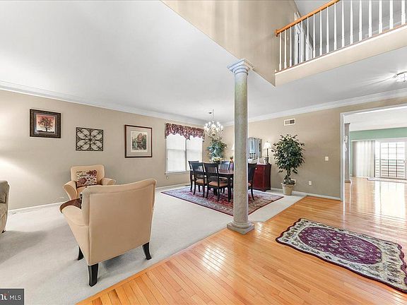 4th image of 4 N Henley Dr
