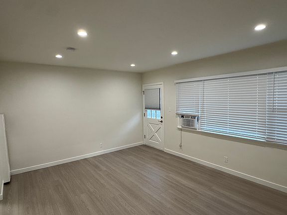 2nd image of 421 E Acacia Ave APT B