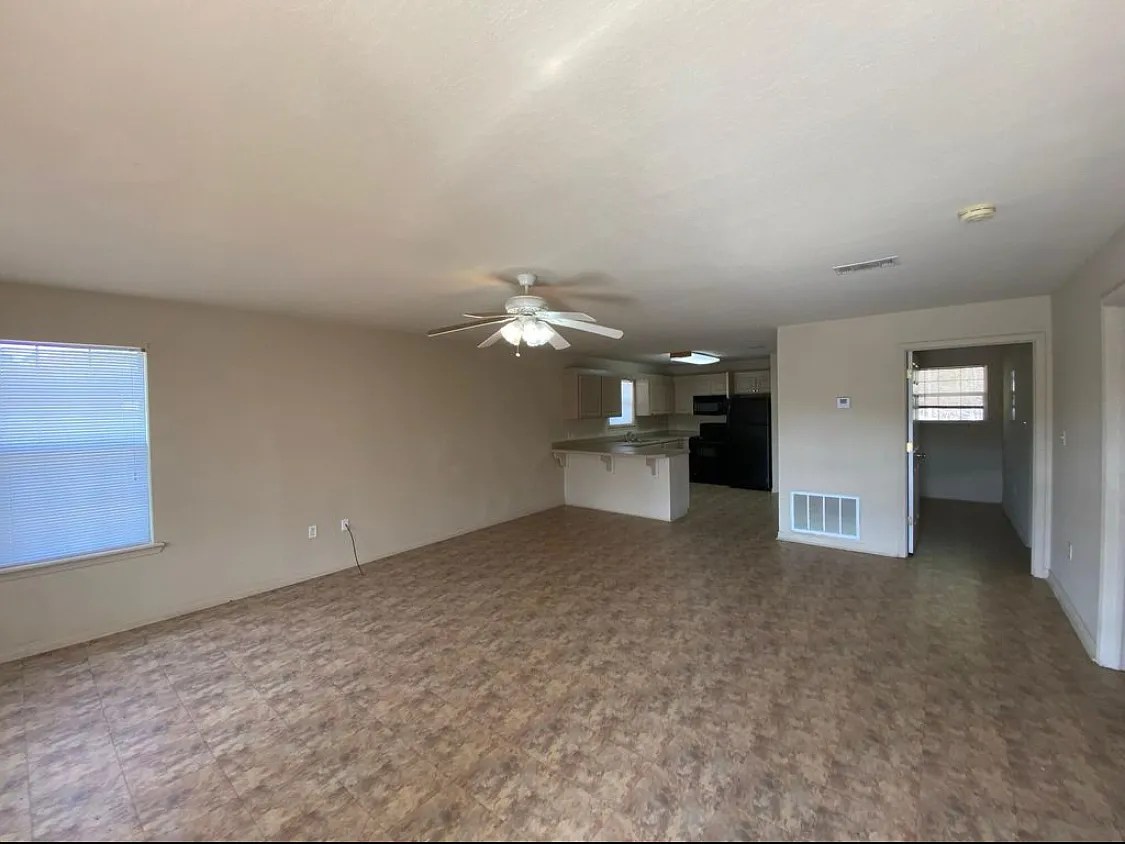 Building Photo - 156 S Wind Ridge Loop #B