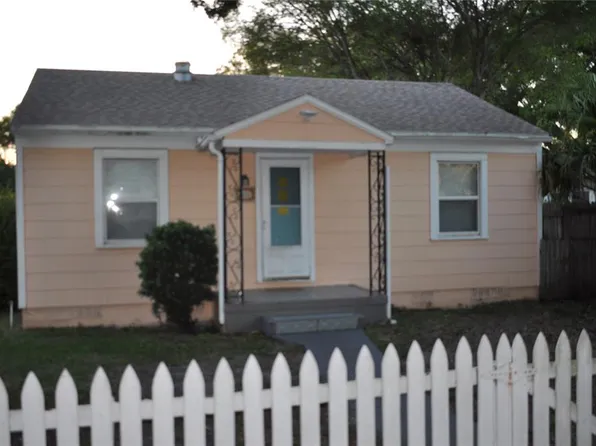 1419 55th St S, Gulfport, FL 33707