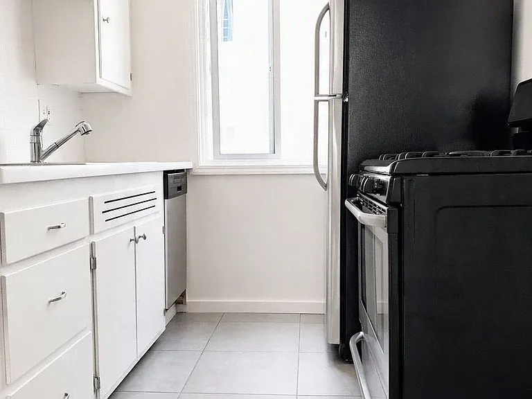 1851 Winona Blvd — Photo 1