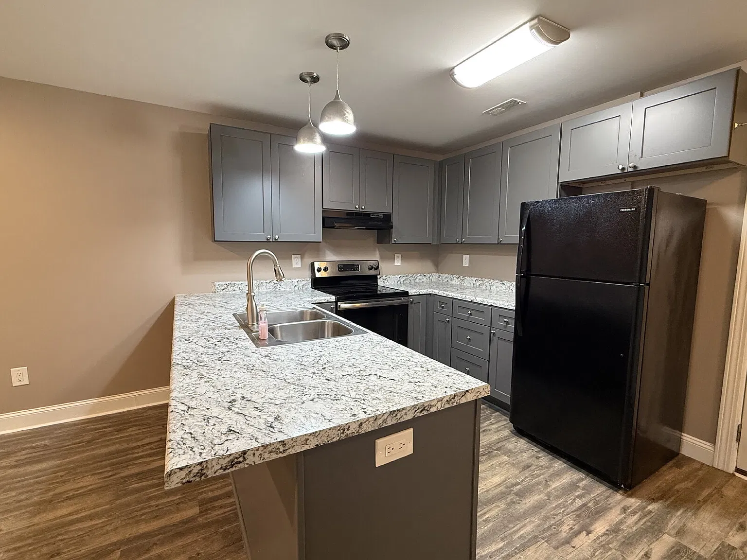 2 bed, 2.0 bath, 888 sqft, $1,295 — Photo 4