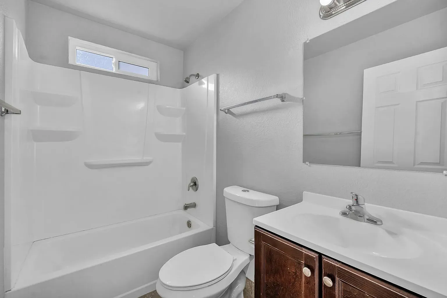 Carlin Apartments — Photo 2