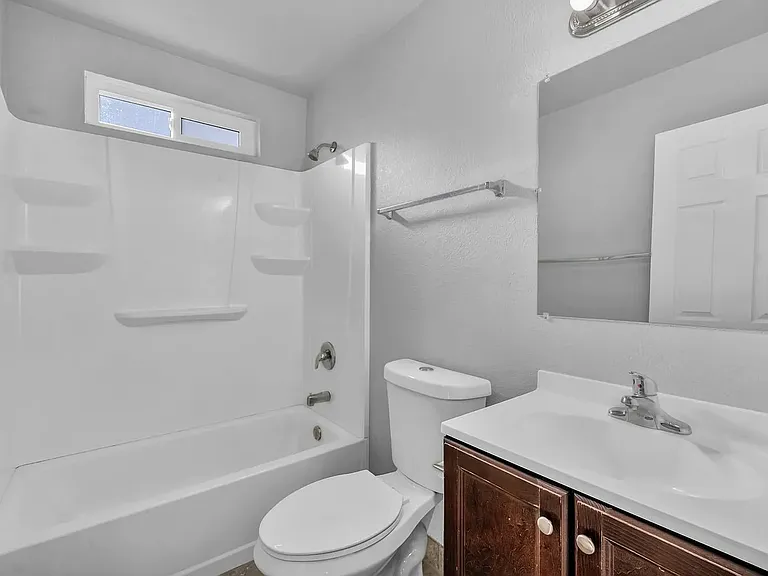 Carlin Apartments — Photo 2