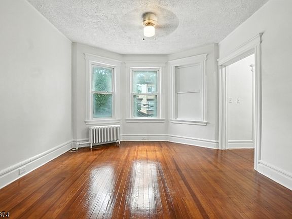 4th image of 97 Hopkins Pl