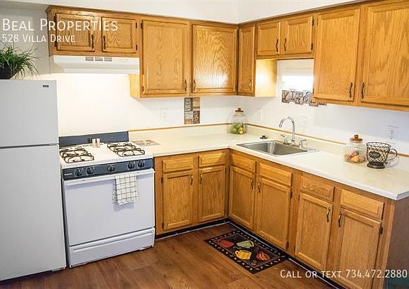 5th image of 528 Villa Dr