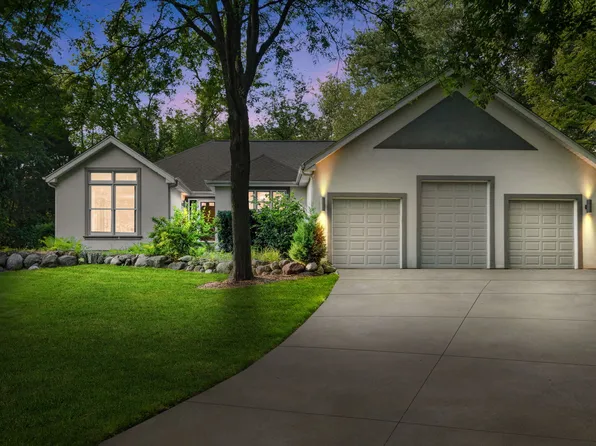 2410 Crystal Way, Crystal Lake, IL 60012