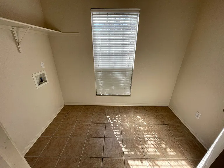 3407 Catalina Dr — Photo 11