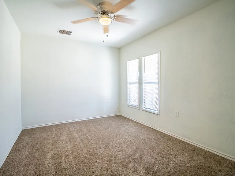950 W Lynn St — Photo 14