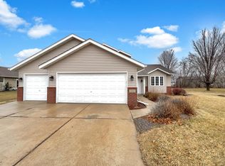 528 Maple Knoll Cir NW, Saint Michael, MN 55376