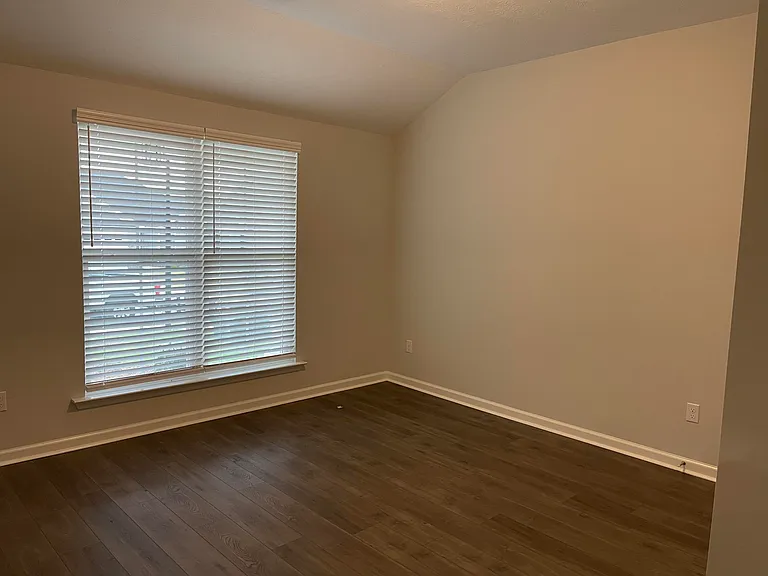 811 Goodale Dr — Photo 4