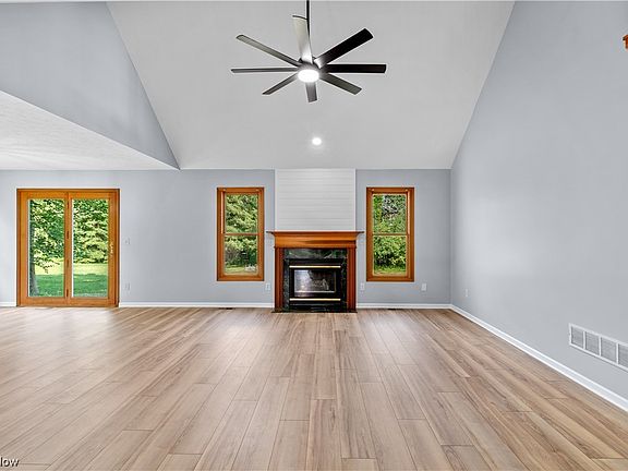 4th image of 5277 Yellowstone Dr