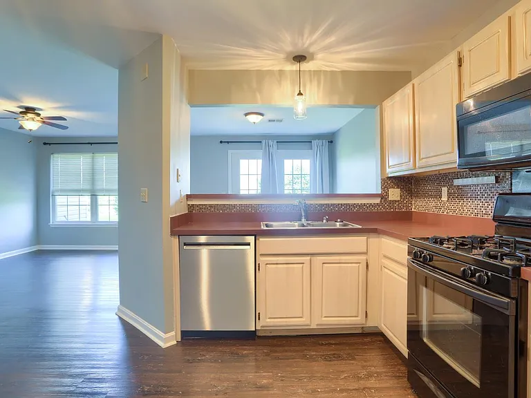 226 Sparrow Rd — Photo 3