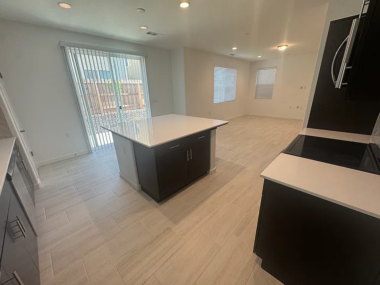 2933 E Veleta Dr — Photo 6