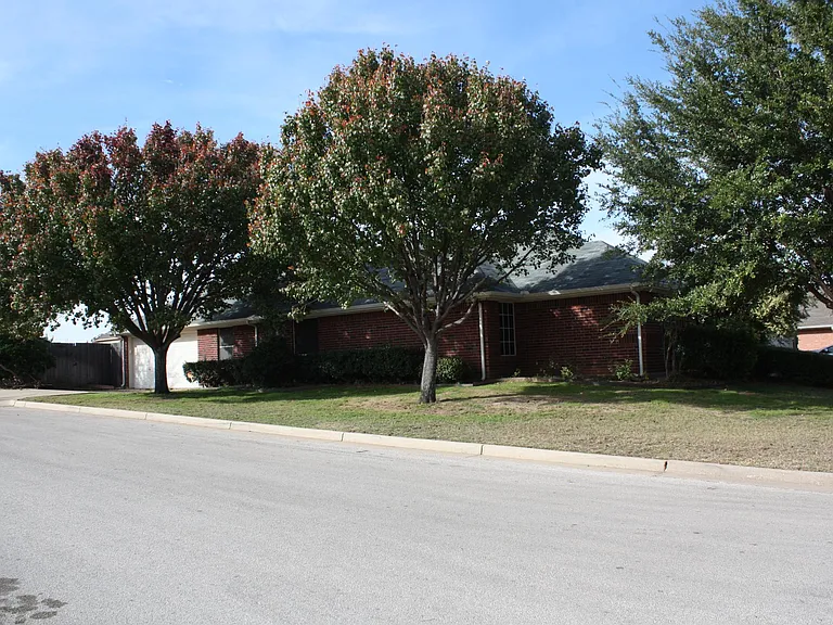 701 Stribling Cir — Photo 9