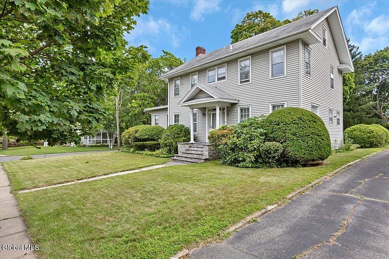 2nd image of 213 Euclid Avenue
