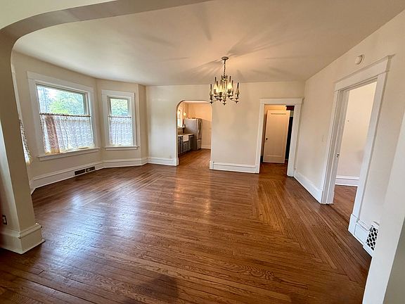 5th image of 9622 Maplewood Ave
