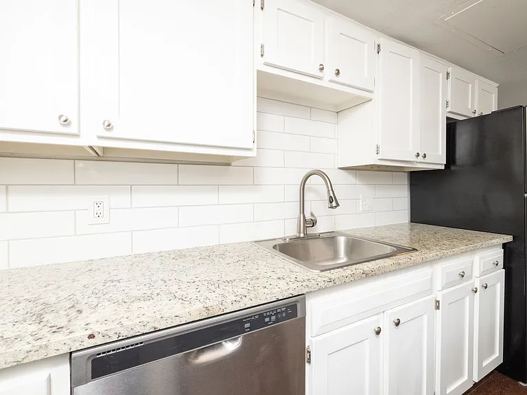 2438 N Graham Dr — Photo 10