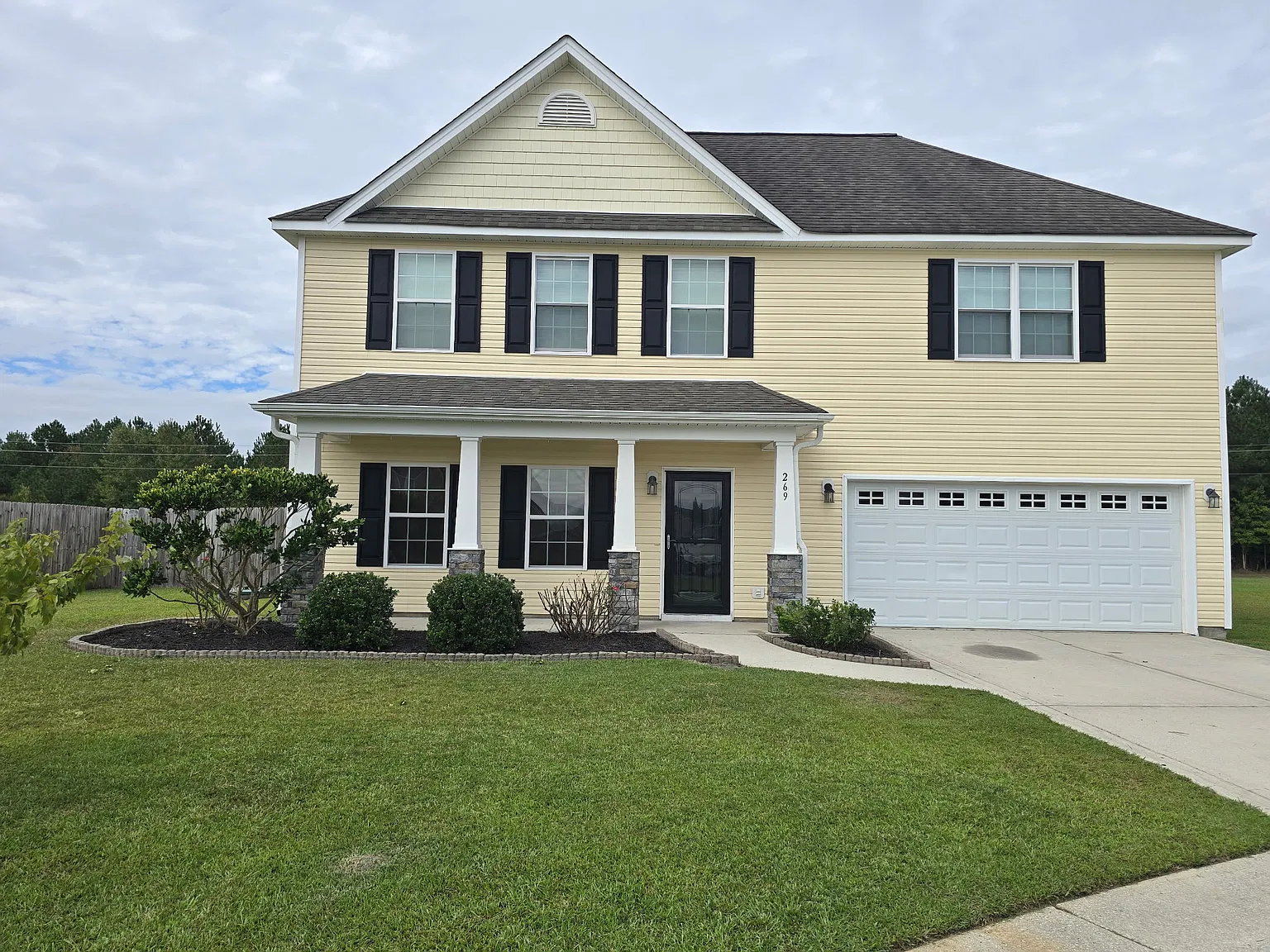 4 bed, 2.5 bath, 1632 sqft, $1,950 — Photo 1