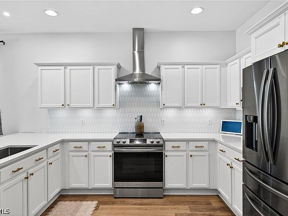 5th image of 1809 SW 26th St