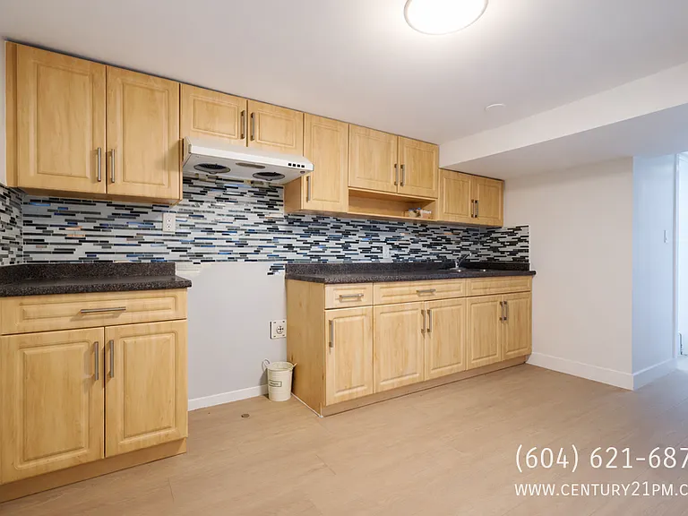 2329 Mouldstade Rd #LOWER — Photo 2