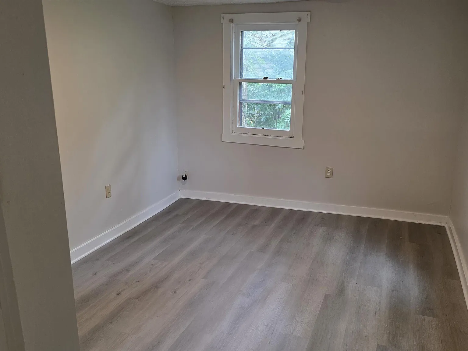 3 bed, 1.0 bath, 938 sqft, $1,375 — Photo 4