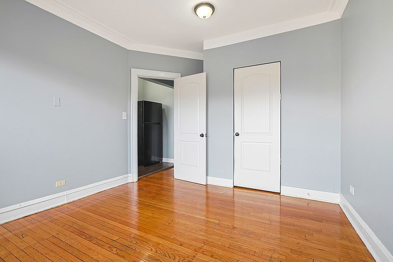 1st image of 7255 S Calumet Ave E #73-354-2