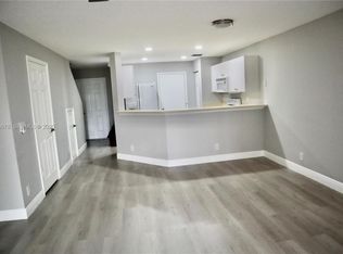 8656 S Southgate Shores Cir, Tamarac, FL 33321