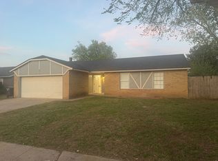 624 N Ramblin Oaks Dr, Moore, OK 73160