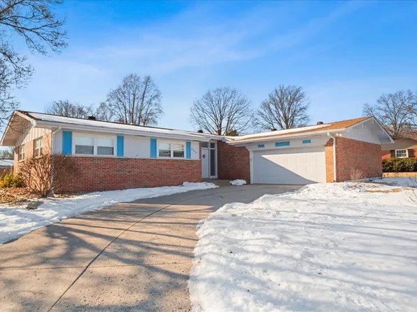 633 Springdale Dr, Belleville, IL 62223