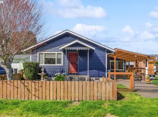 610 Park Ave, Lakeside, OR 97449