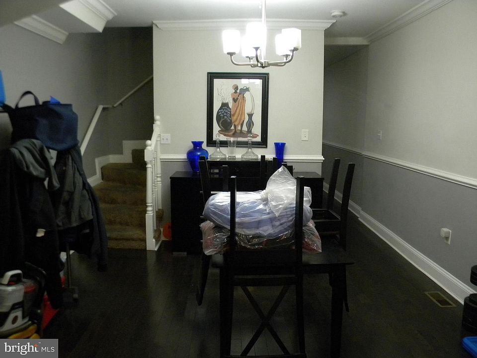 2nd image of 3222 Barclay St