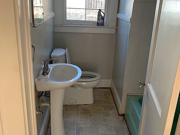 5th image of 19 Northwood Ave