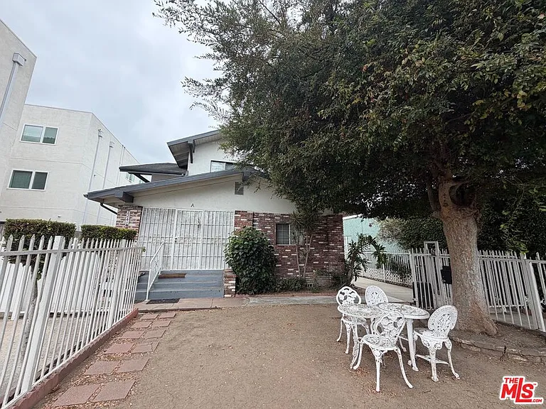 2240 Crenshaw Blvd #B — Photo 2