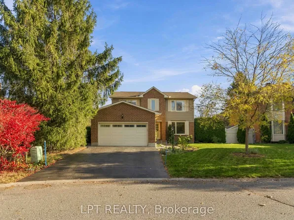 36 Deer Moss Trl, Ottawa, ON K2S 1C9