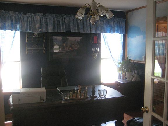 4th image of 2701 NE Arbor Ct