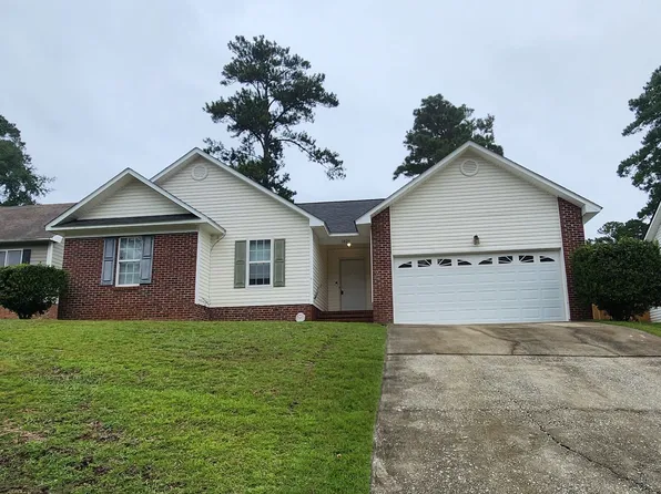 1825 Swann St, Fayetteville, NC 28303