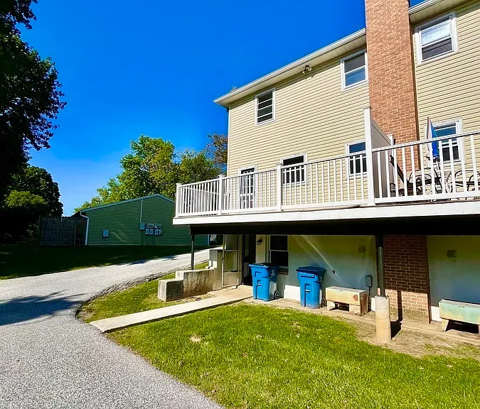 Oak Manor Dr — Photo 80