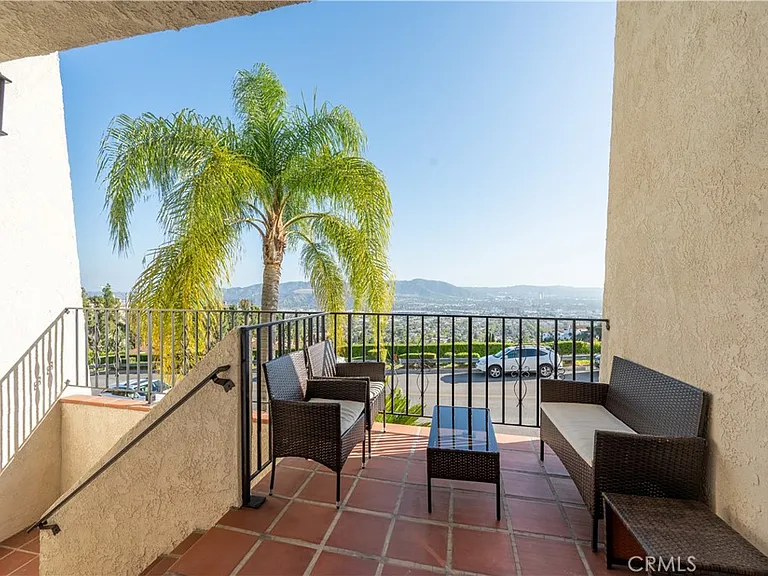 1350 E Tujunga Ave — Photo 49