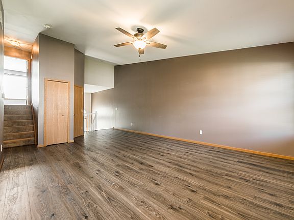 5th image of 703 Blackstone Ct #243