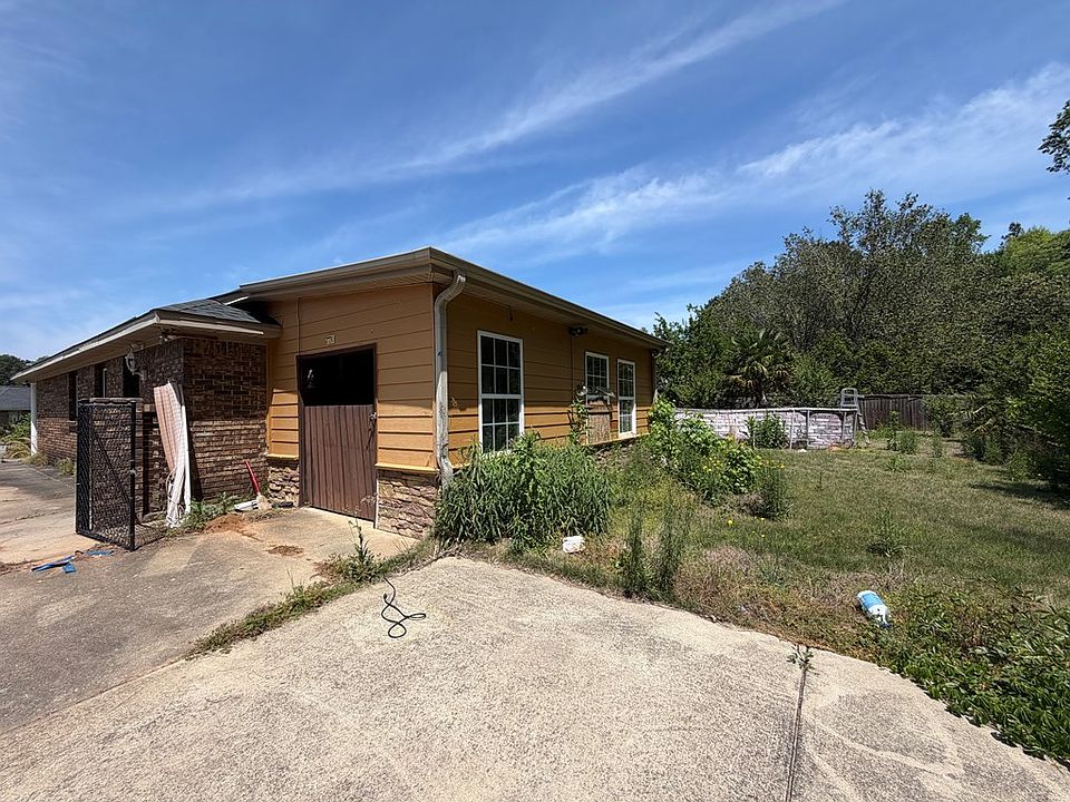 2nd image of 5722 Lexington Dr