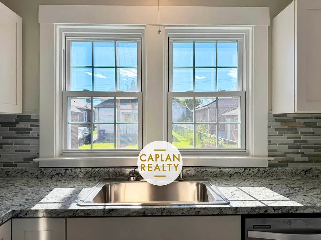 4 bed, 1.5 bath, 2618 sqft, $2,975 — Photo 4