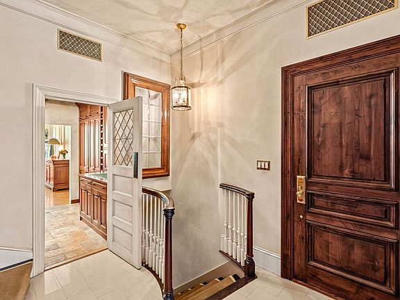 5th image of 359 Beacon St #2