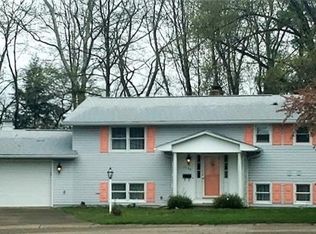 1590 Sleepy Hollow Dr, Coshocton, OH 43812