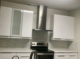 4002 Rolling Oaks Dr, Carrollton, TX 75007