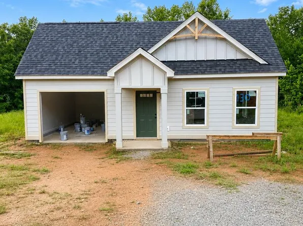 130 Young Ln, Hamilton, GA 31811