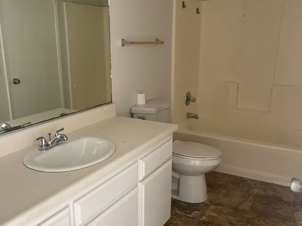 18969 Allegheny Rd APT B, Apple Valley, CA 92307
