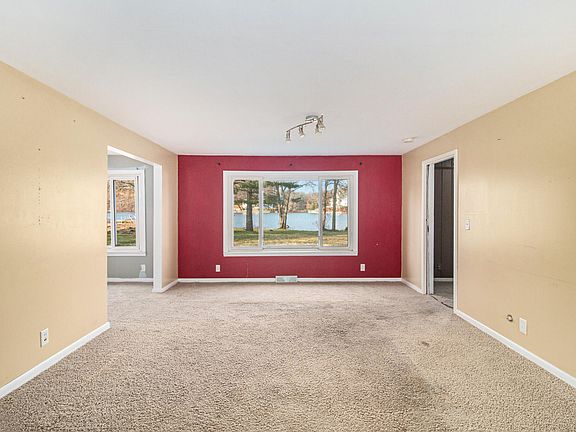 5th image of 3059 Thorncrest Dr SE