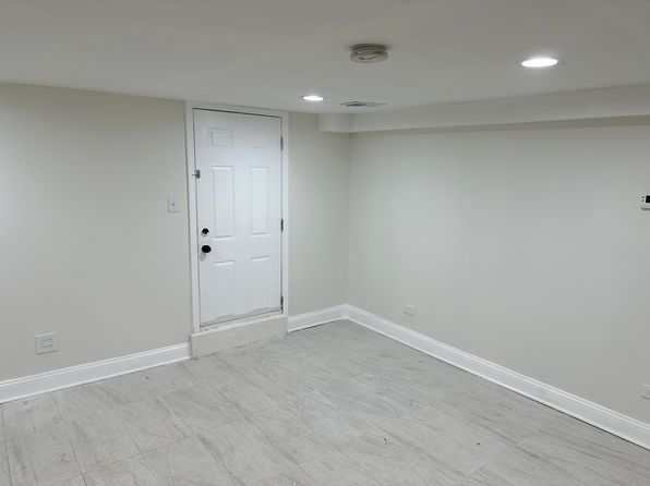 1232 W 32nd St Basement R