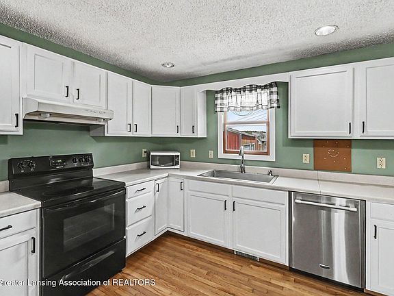 4th image of 4015 E Clinton Trl